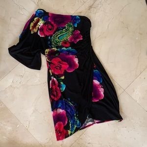 Fitted Bisou Bisou black floral off shoulder/one shoulder dress. Rouched side.
